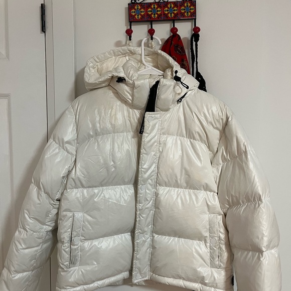 Aritzia Super Puff. It’s very lightly used. Size small - Picture 2 of 6